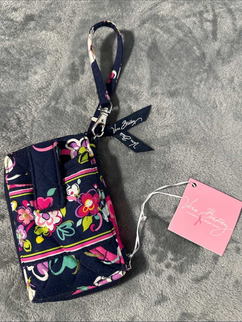 NWTS Vera Bradley Navy Floral Quilted Wristlet wallet/Card Case🦋🩷💚